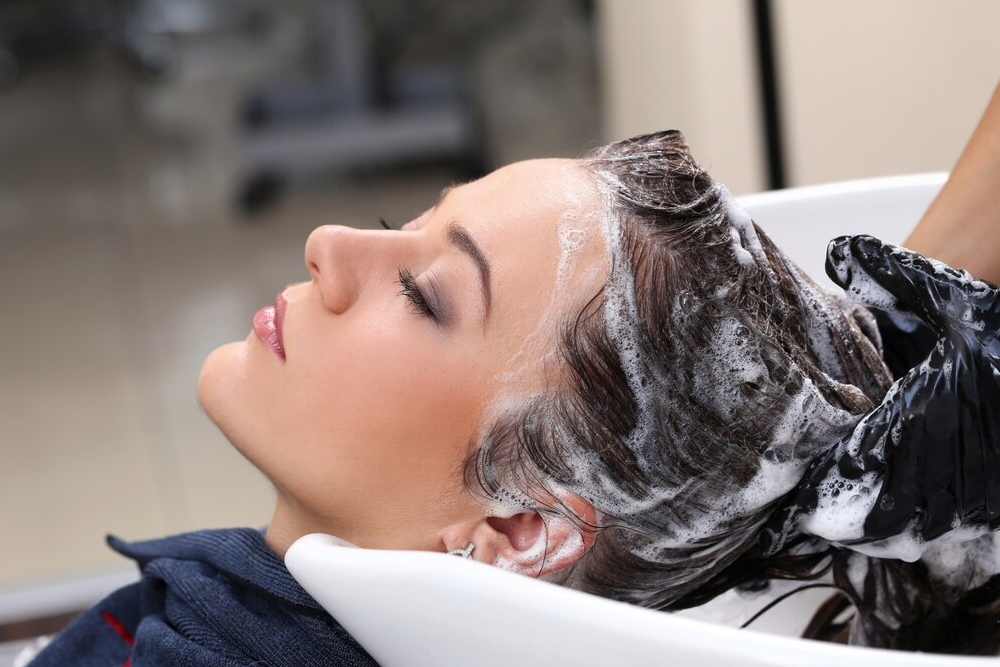 5 Benefits of Anti-Dandruff Shampoo | Sri Sri Tattva