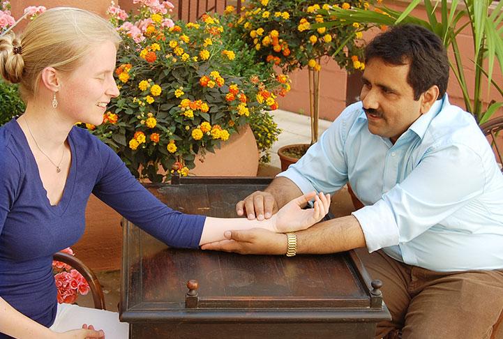 What is Sri Sri Tattva Nadi Pariksha or Pulse Diagnosis?